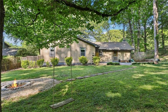 562 Rimrock Trail, Stone Mountain, GA 30083