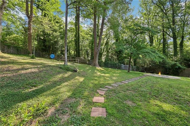 562 Rimrock Trail, Stone Mountain, GA 30083