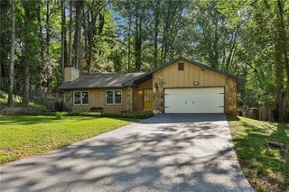 562 Rimrock Trail, Stone Mountain, GA 30083