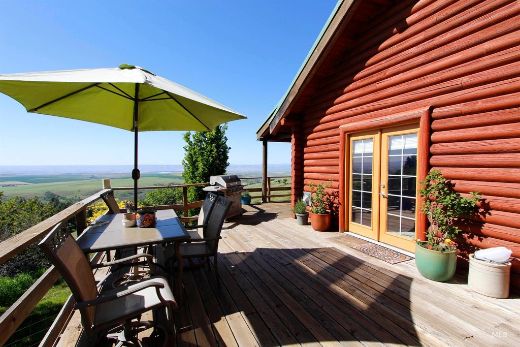 39055 Hilltop Ln, Lewiston, ID 83501