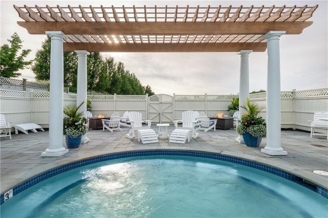 1 Tower Drive 303, Portsmouth, RI 02871