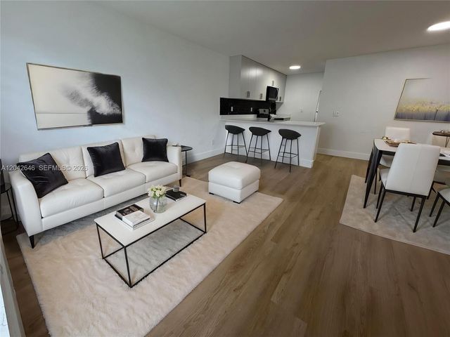 10008 NW 6th Street 103, Pembroke Pines, FL 33024