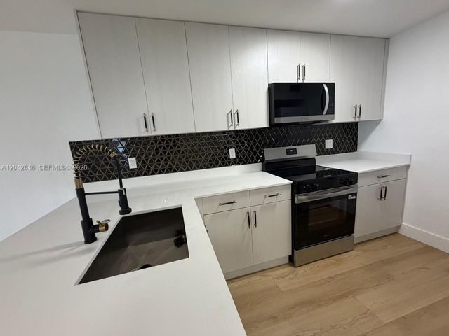 10008 NW 6th Street 103, Pembroke Pines, FL 33024