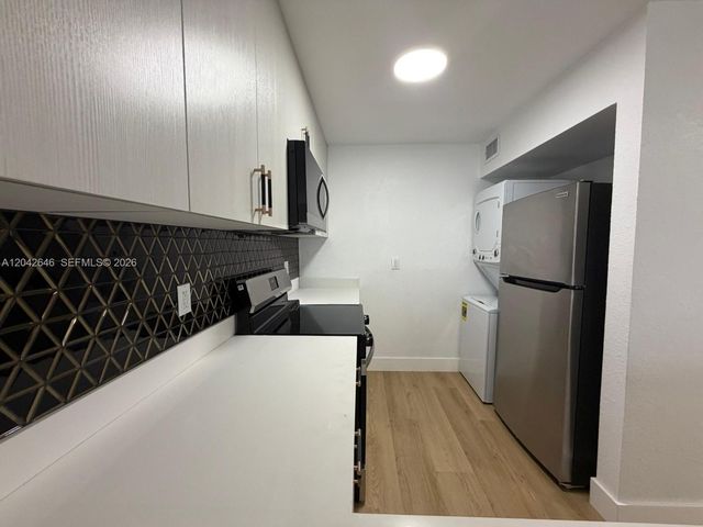 10008 NW 6th Street 103, Pembroke Pines, FL 33024