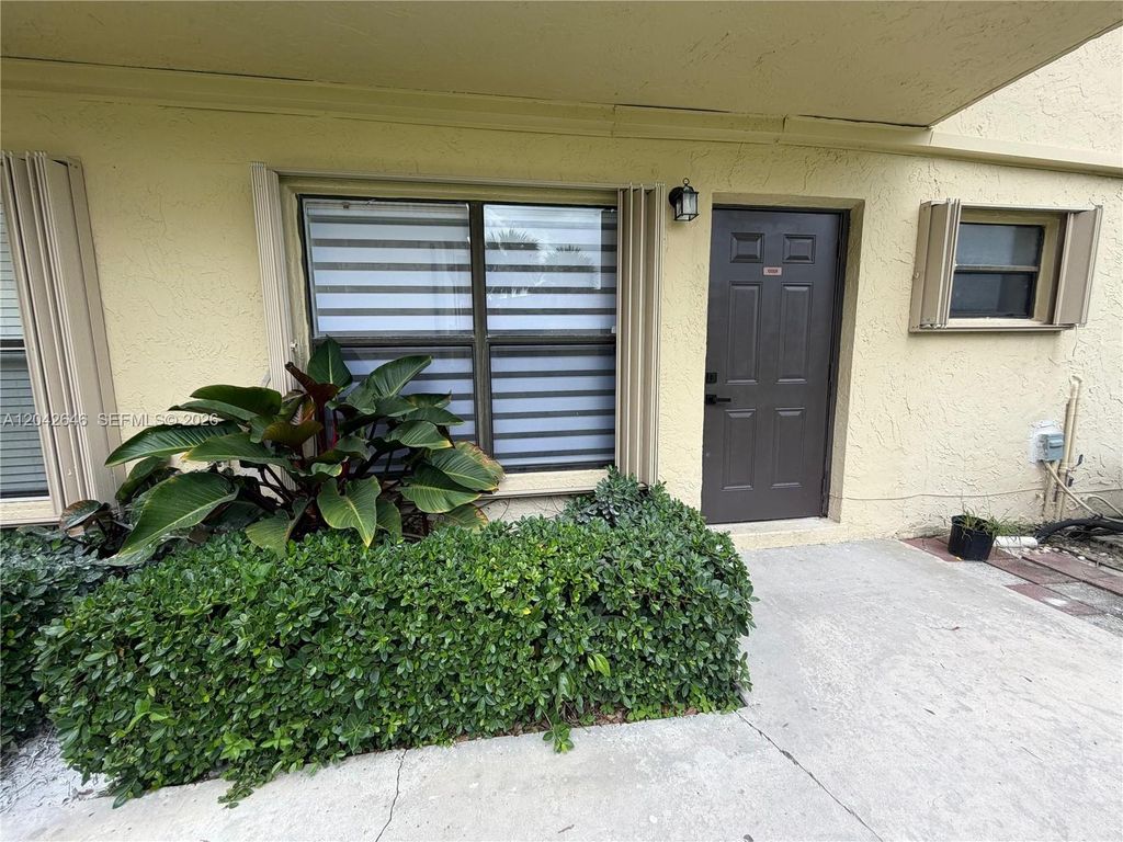 10008 NW 6th Street 103, Pembroke Pines, FL 33024