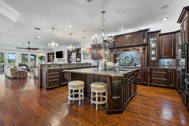 10527 El Paraiso Place, Delray Beach, FL 33446