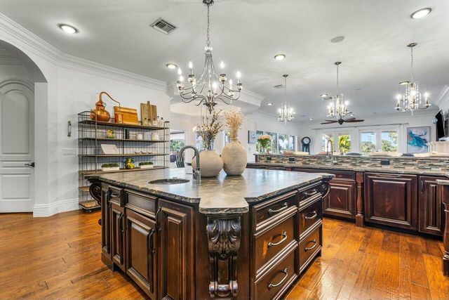 10527 El Paraiso Place, Delray Beach, FL 33446