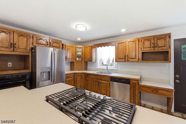 80 Reynolds Ave, Parsippany-troy Hills Twp., NJ 07054