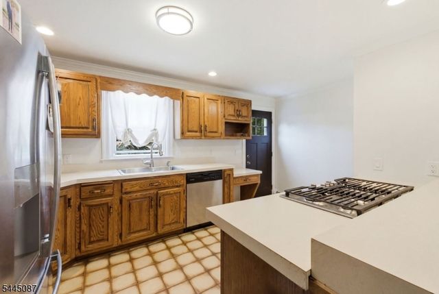 80 Reynolds Ave, Parsippany-troy Hills Twp., NJ 07054