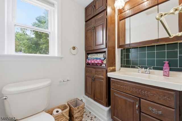 80 Reynolds Ave, Parsippany-troy Hills Twp., NJ 07054