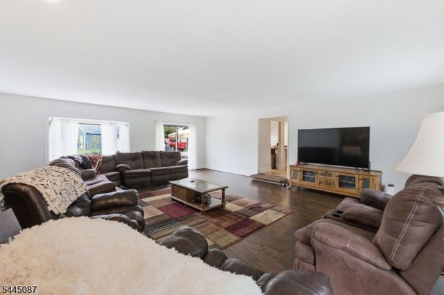 80 Reynolds Ave, Parsippany-troy Hills Twp., NJ 07054