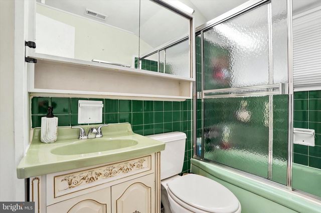 59 QUAIL RD, Levittown, PA 19057