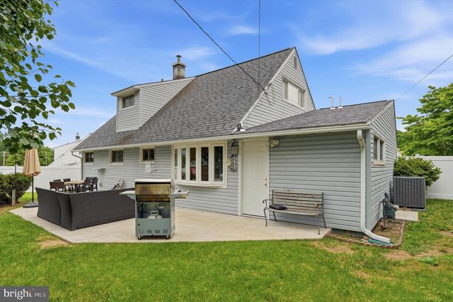 59 QUAIL RD, Levittown, PA 19057