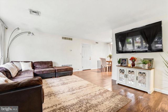 59 QUAIL RD, Levittown, PA 19057