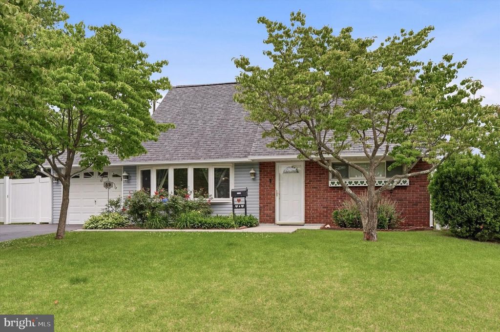 59 QUAIL RD, Levittown, PA 19057