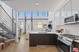5570 Melrose 405, Los Angeles, CA 90038