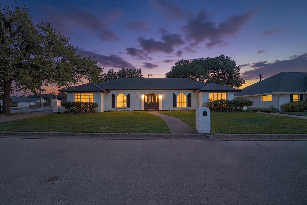 1700 Prestonwood Drive, Arlington, TX 76012