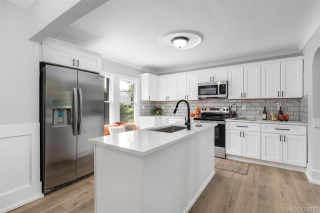 200 Alice Avenue, Bloomfield Hills, MI 48302