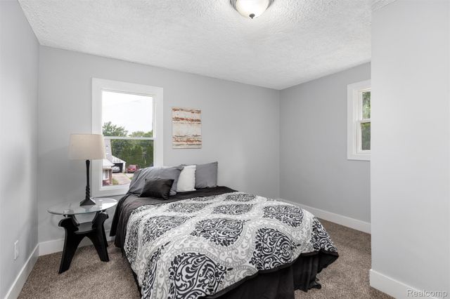 200 Alice Avenue, Bloomfield Hills, MI 48302
