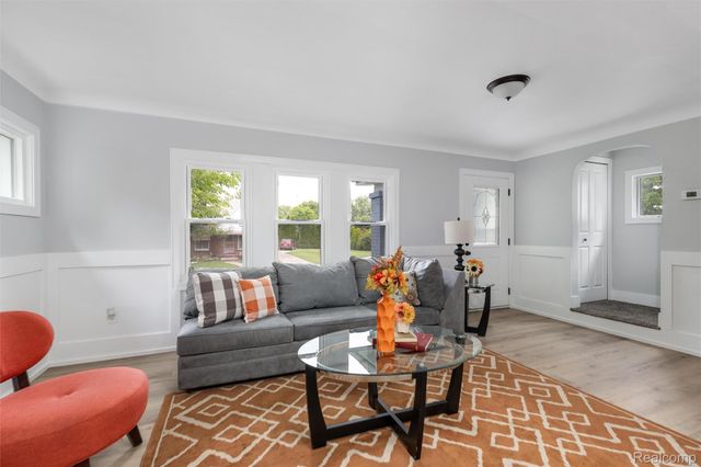 200 Alice Avenue, Bloomfield Hills, MI 48302