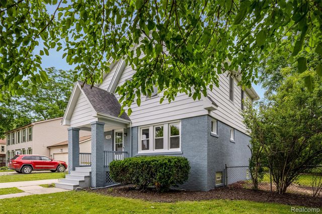 200 Alice Avenue, Bloomfield Hills, MI 48302