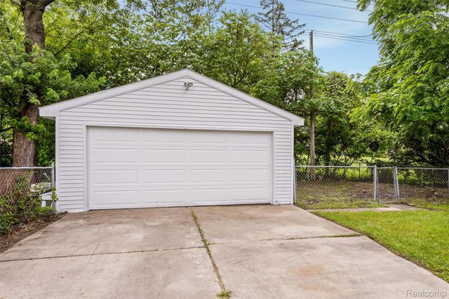 200 Alice Avenue, Bloomfield Hills, MI 48302