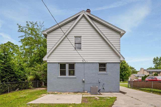 200 Alice Avenue, Bloomfield Hills, MI 48302