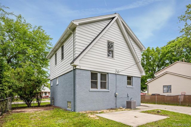 200 Alice Avenue, Bloomfield Hills, MI 48302
