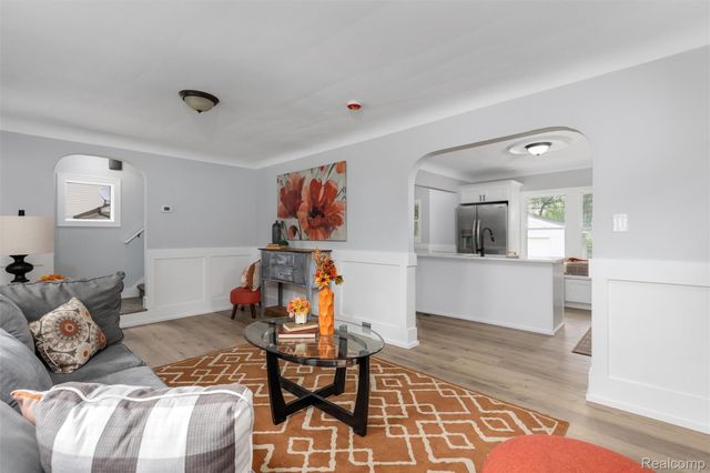 200 Alice Avenue, Bloomfield Hills, MI 48302