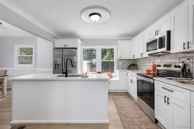 200 Alice Avenue, Bloomfield Hills, MI 48302