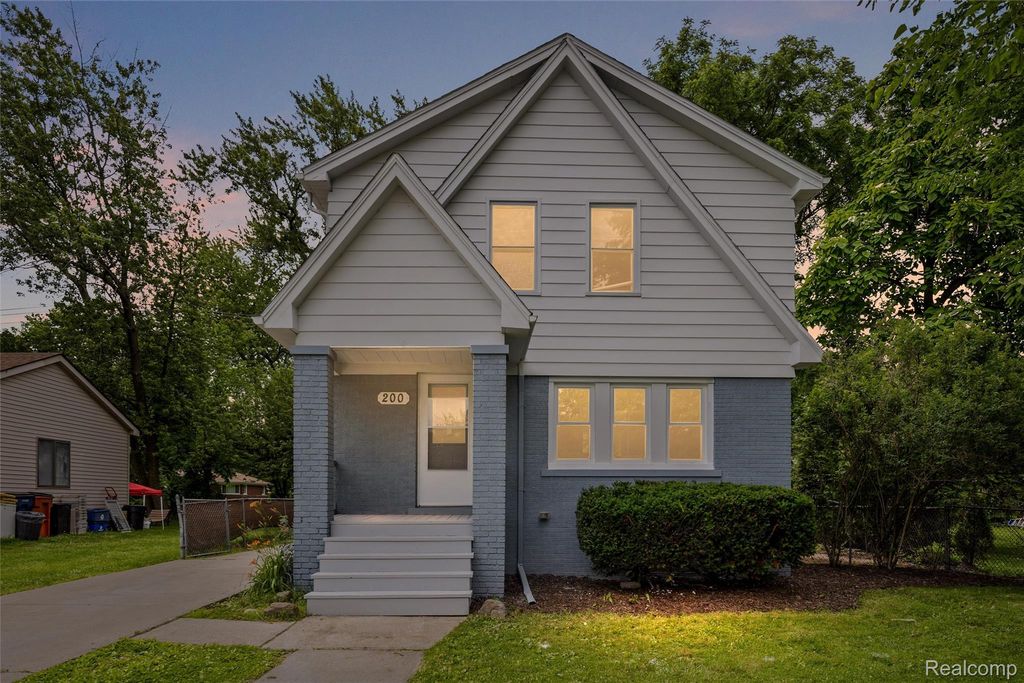 200 Alice Avenue, Bloomfield Hills, MI 48302