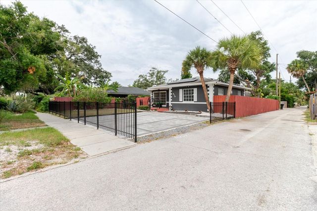 210 49 TH STREET N, St Petersburg, FL 33710