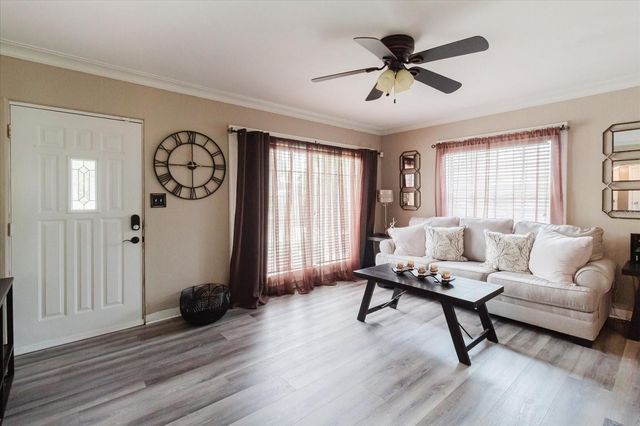 210 49 TH STREET N, St Petersburg, FL 33710