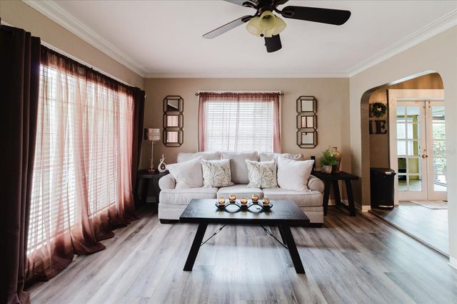 210 49 TH STREET N, St Petersburg, FL 33710