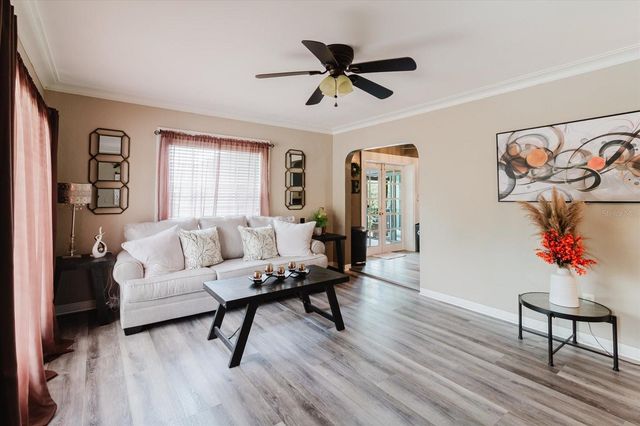 210 49 TH STREET N, St Petersburg, FL 33710