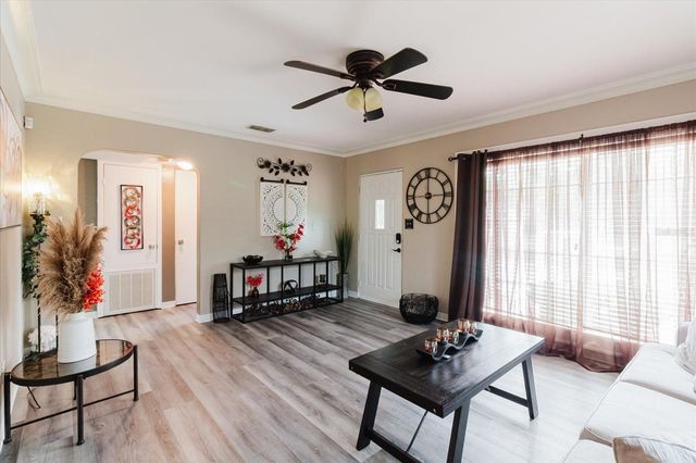 210 49 TH STREET N, St Petersburg, FL 33710