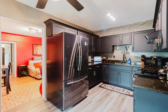 210 49 TH STREET N, St Petersburg, FL 33710