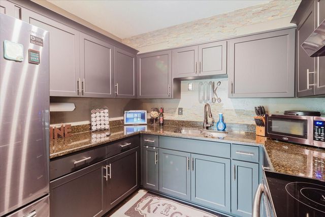 210 49 TH STREET N, St Petersburg, FL 33710