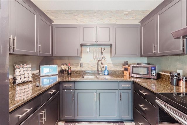 210 49 TH STREET N, St Petersburg, FL 33710
