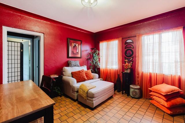 210 49 TH STREET N, St Petersburg, FL 33710