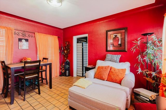 210 49 TH STREET N, St Petersburg, FL 33710