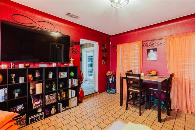 210 49 TH STREET N, St Petersburg, FL 33710