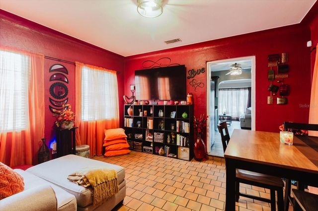 210 49 TH STREET N, St Petersburg, FL 33710