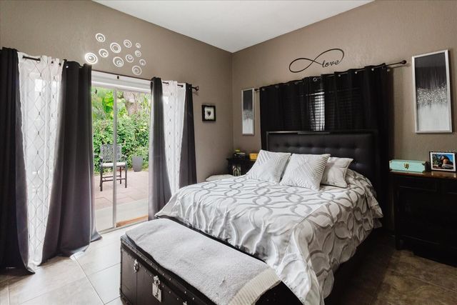 210 49 TH STREET N, St Petersburg, FL 33710