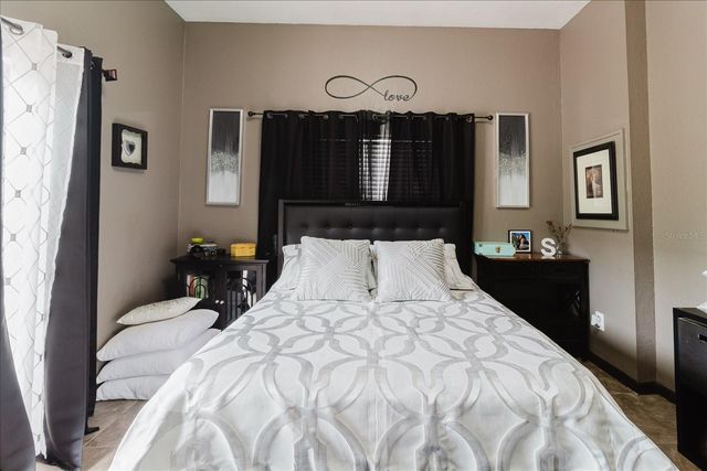 210 49 TH STREET N, St Petersburg, FL 33710