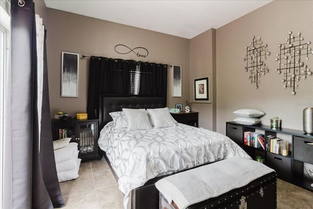 210 49 TH STREET N, St Petersburg, FL 33710