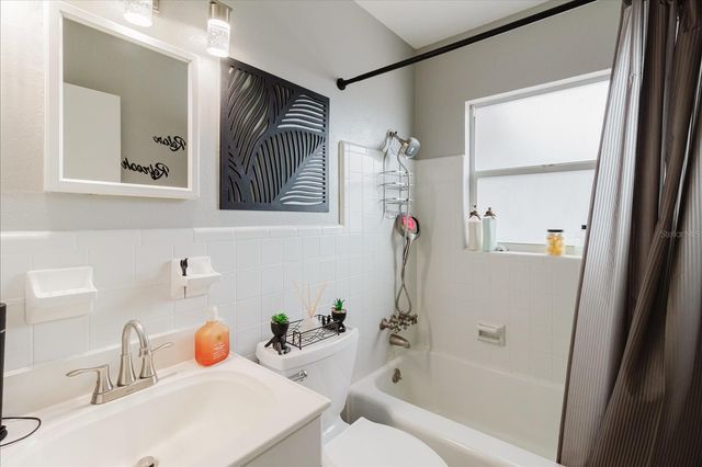 210 49 TH STREET N, St Petersburg, FL 33710