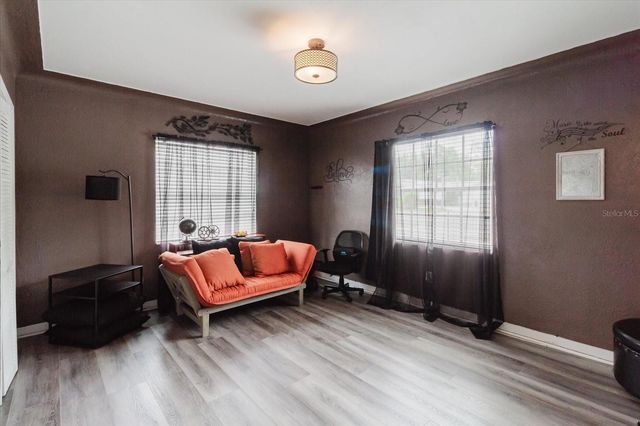 210 49 TH STREET N, St Petersburg, FL 33710