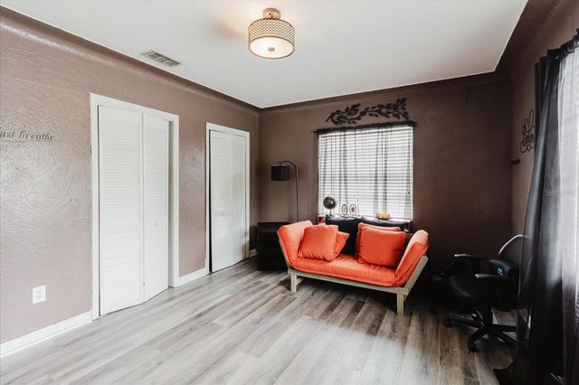 210 49 TH STREET N, St Petersburg, FL 33710