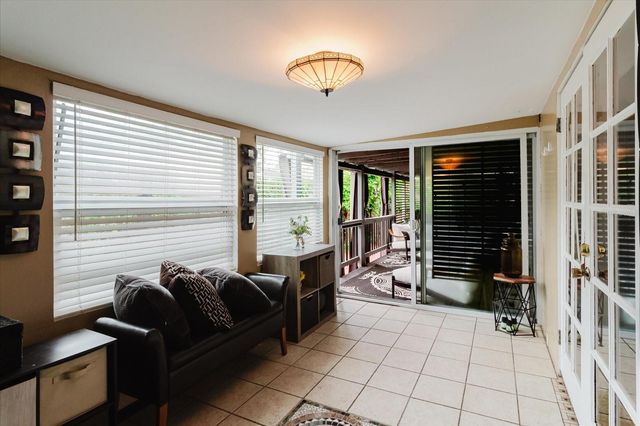 210 49 TH STREET N, St Petersburg, FL 33710